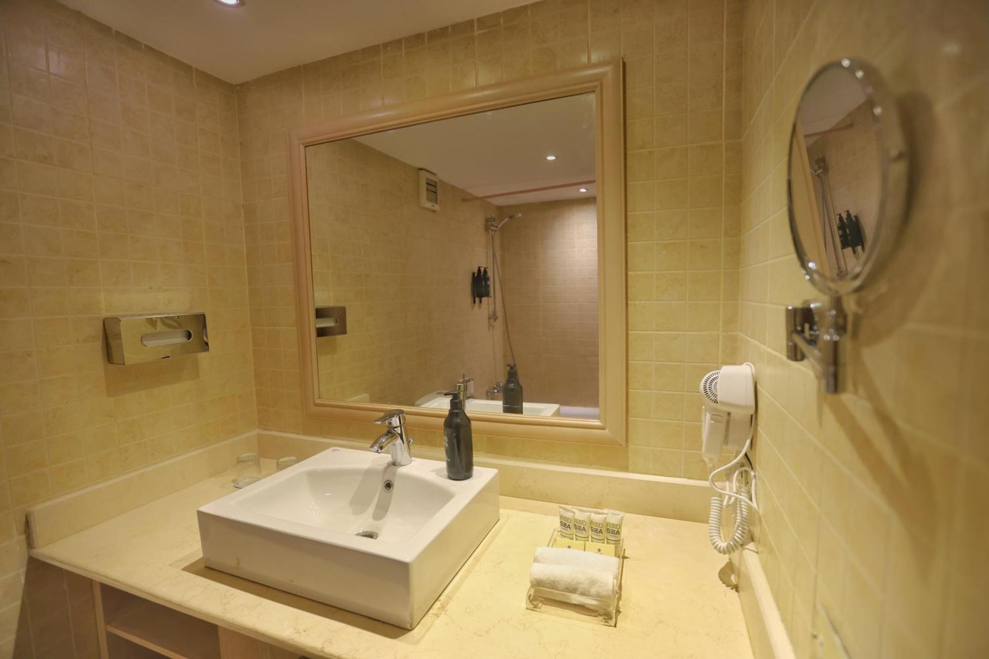 Deluxe Room,1676747286:JPEG
